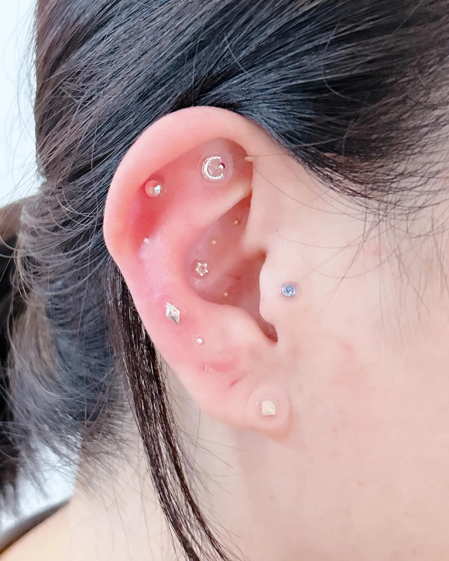 ヘッドマッサージ20分+耳つぼ12個+追加9個♪